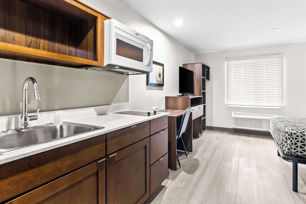 WoodSpring Suites South Houston Hobby - photo 28