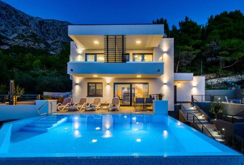 Villa Leona a luxury villa near Makarska heated pool — 4-Star Luxury Hotel in Podgora, Croatia