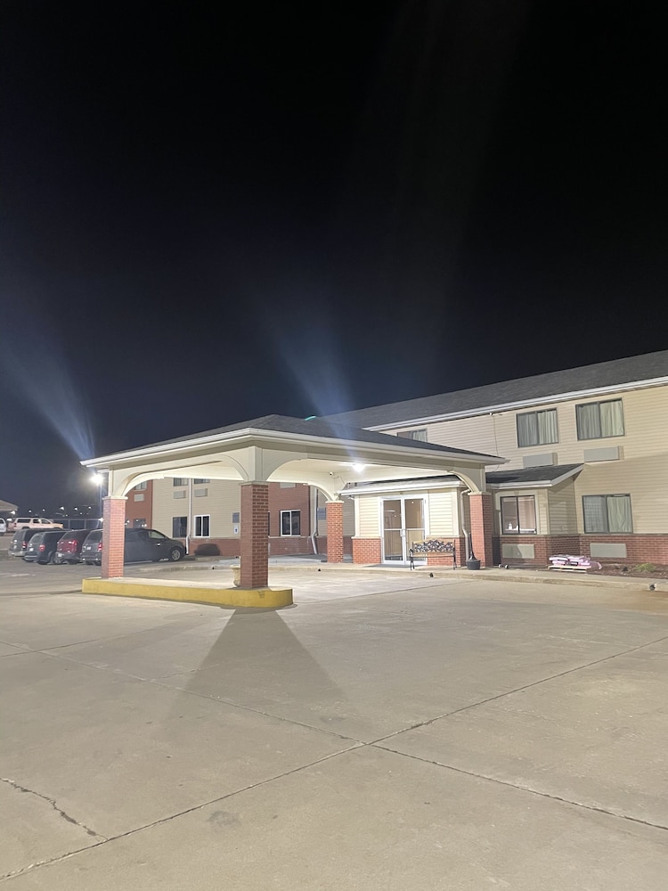 Designer Inn & Suites - photo 51