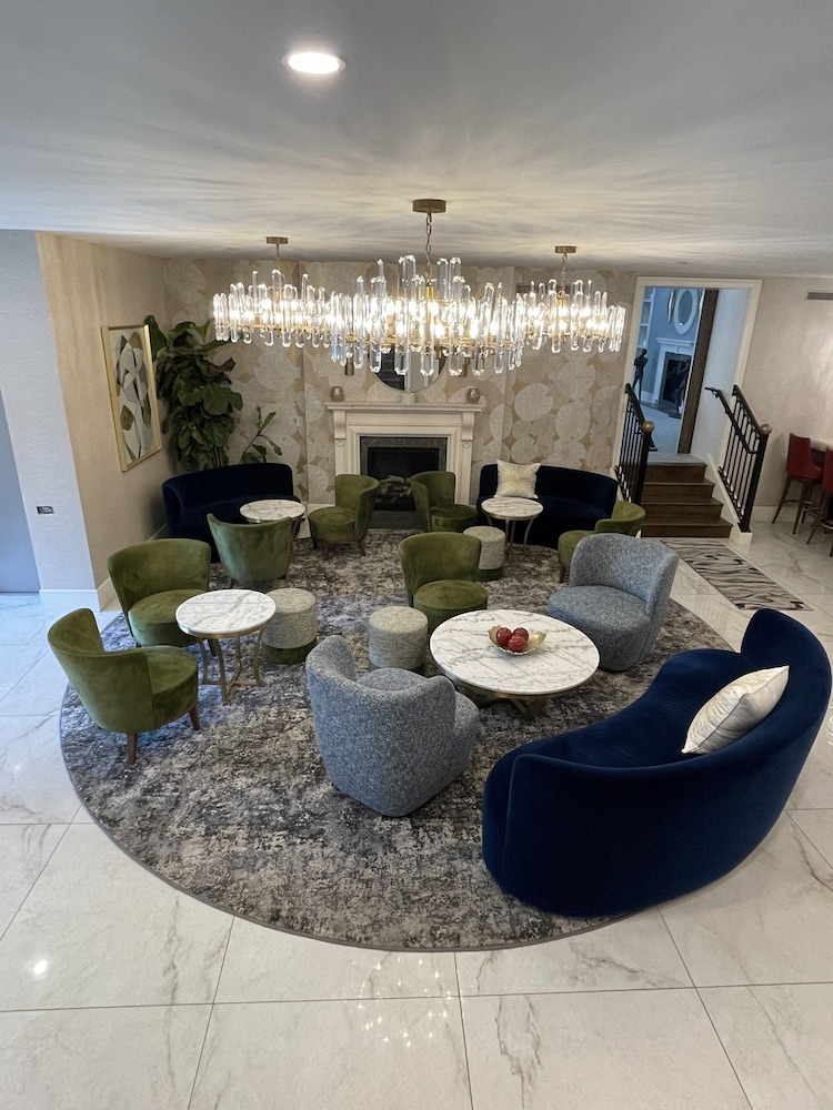 The Orange Inn Boutique Hotel — Goshen