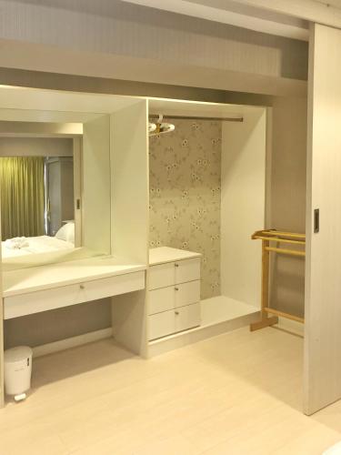 Cozy 1br walk to BTS and Airport Rail Link Close to Malls T