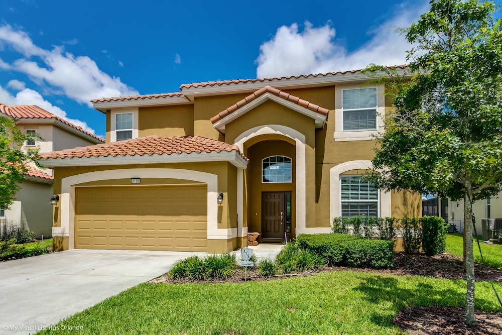 Luxury 6 Bdrm 5.5 Bath Rental Villa — 4-Star Luxury Hotel in Davenport, United States