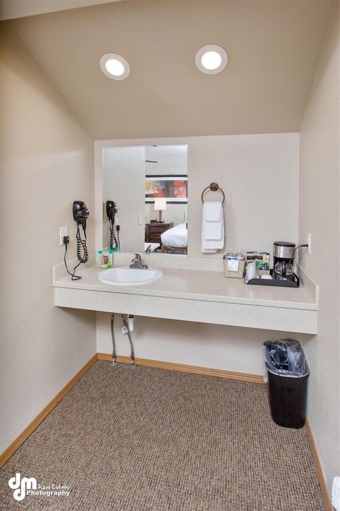 Kenai Airport Hotel - photo 47