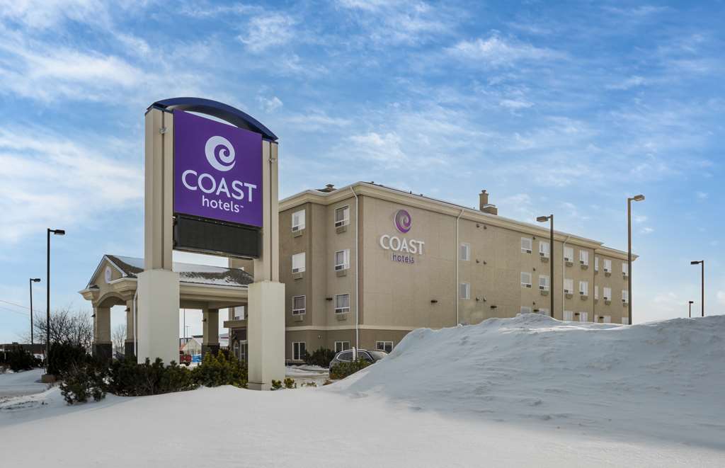 Weyburn Canalta Hotel — hotel in Weyburn