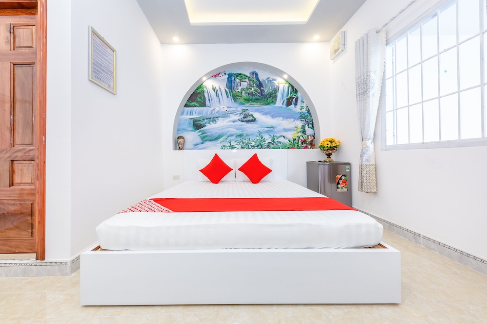 Super OYO 598 Peony Hotel in Cam Ranh, Vietnam