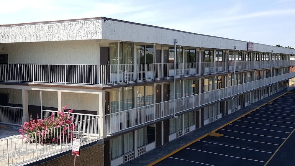 Regency Inn Richmond - photo 37