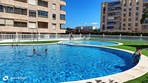 Apto Palacios Con Piscina Y Parking in Santa Pola, Spain