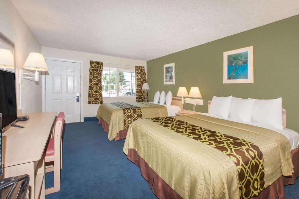 Travelodge by Wyndham Los Banos CA - photo 9