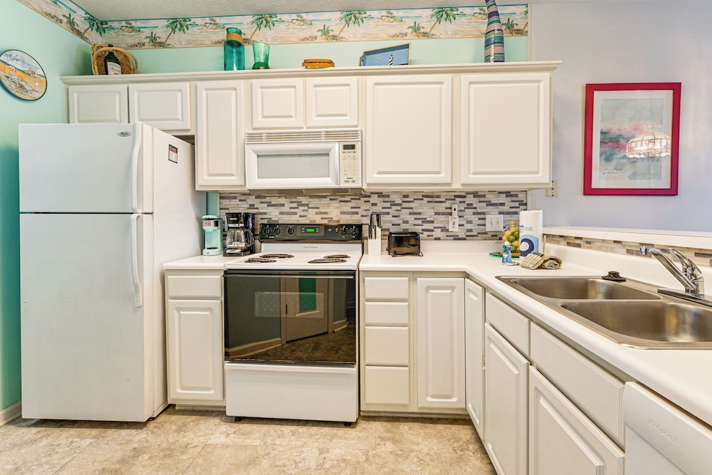4 Mi to Ocean: Myrtle Beach Condo w Resort Perks - photo 10