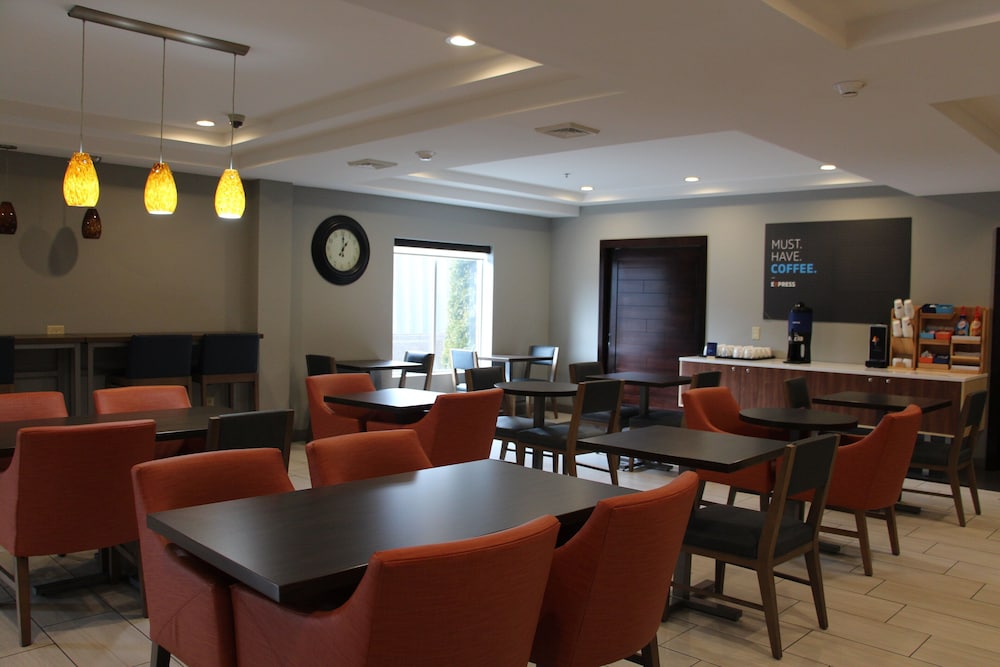 Holiday Inn Express and Suites Wytheville by IHG - photo 48
