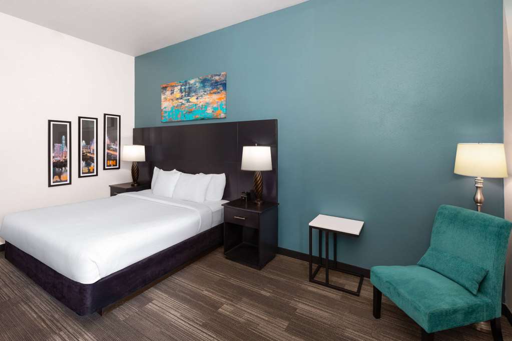 La Quinta Inn & Suites by Wyndham Austin NW Lakeline Mall - photo 18