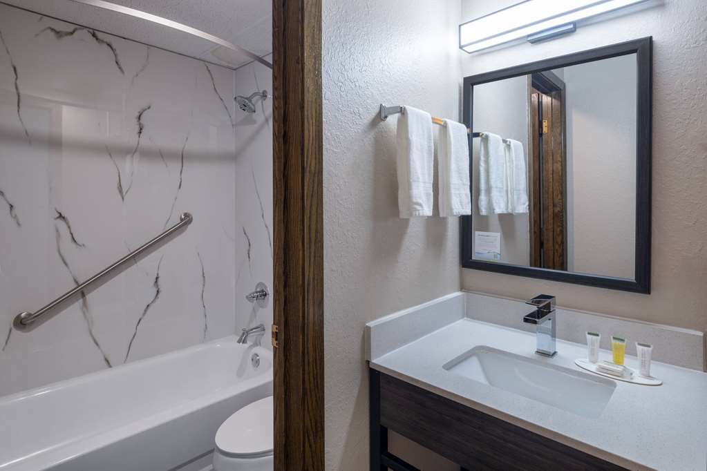 Super 8 by Wyndham Owatonna - photo 16