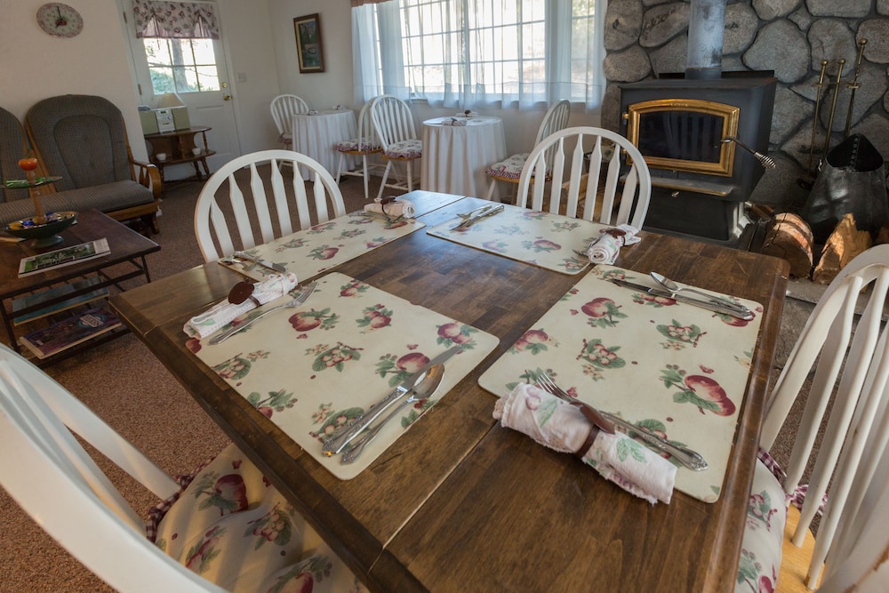 Apple Blossom Inn - photo 51