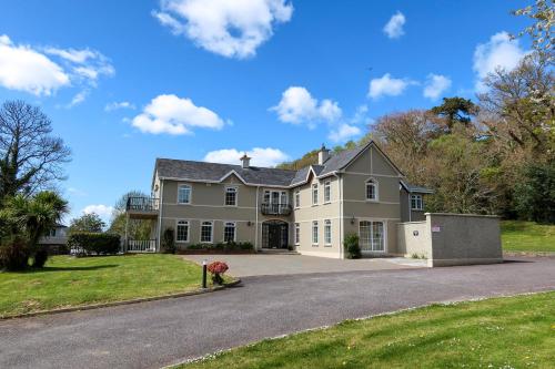 Woodville Lodge Guesthouse — 4-Star Luxury Hotel in Cill Airne, Republic of Ireland