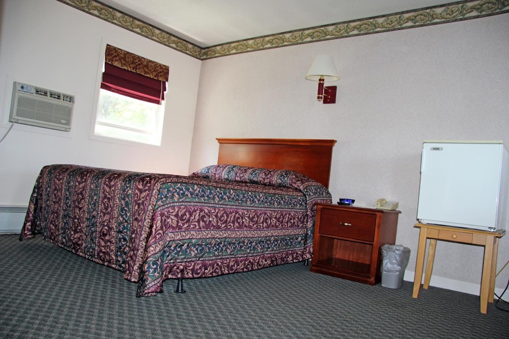 Potsdam Inn - photo 23