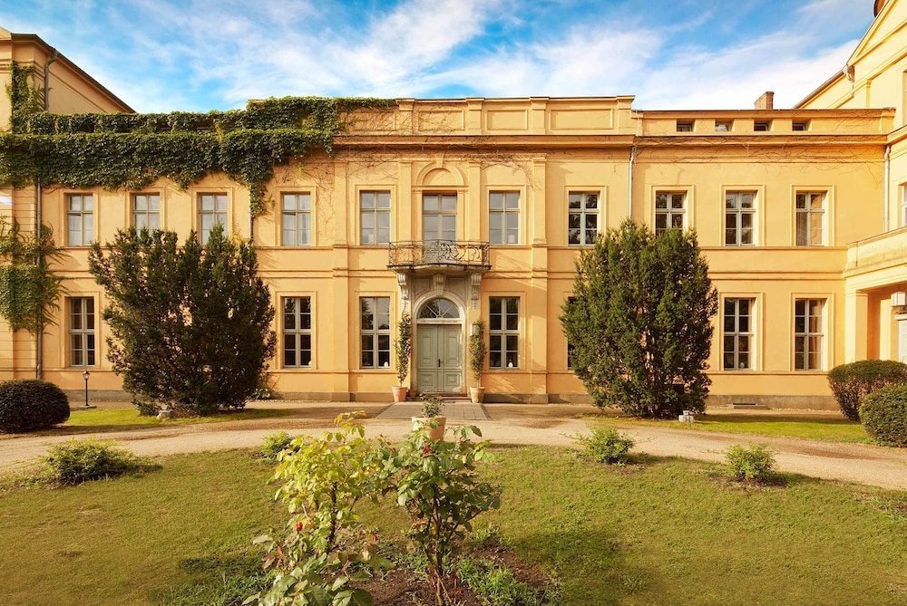 Schlosshotel Ziethen — 4-Star Luxury Hotel in Kremmen, Germany