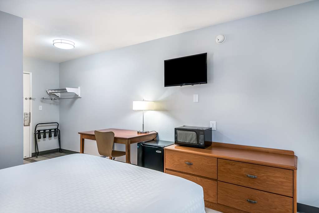 Americas Best Value Inn East Peoria - photo 26