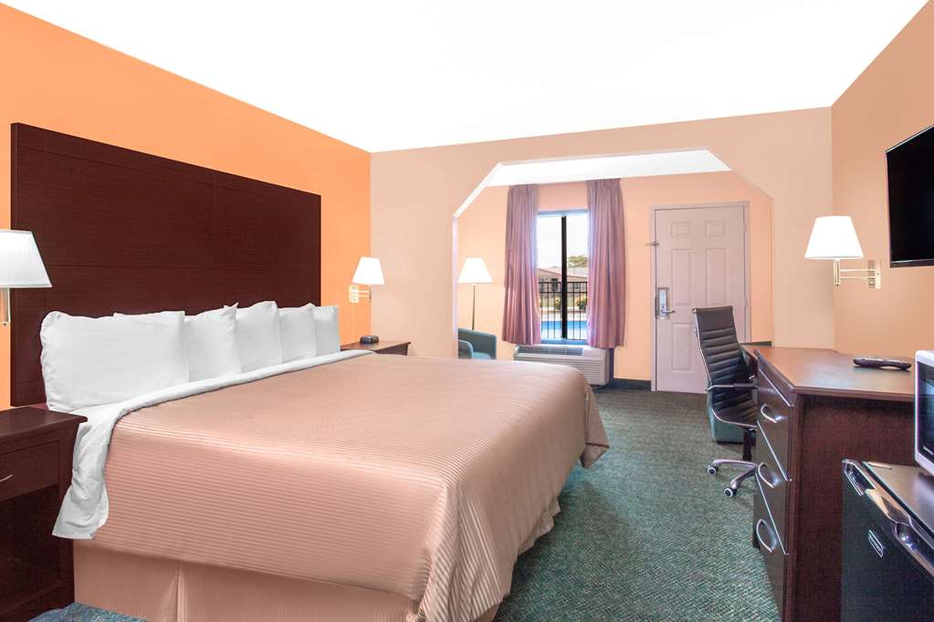 Days Inn by Wyndham Moulton - photo 8