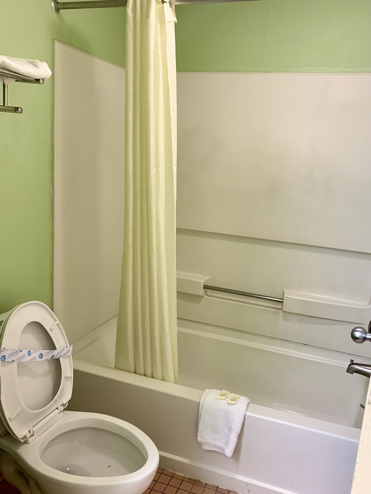 Executive Inn Chester - photo 15