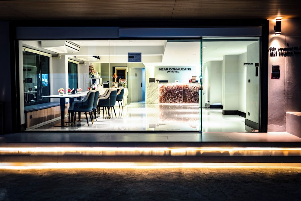 Near Don Mueang Hotel — 4-Star Luxury Hotel in Bangkok, Thailand