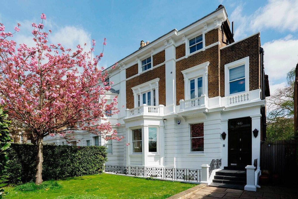 Veeve Grand Notting Hill — 4-Star Luxury Hotel in London, United Kingdom