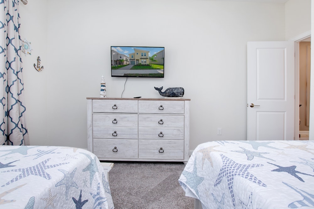 Champions Gate Resort 6 Bdrm Home - photo 11