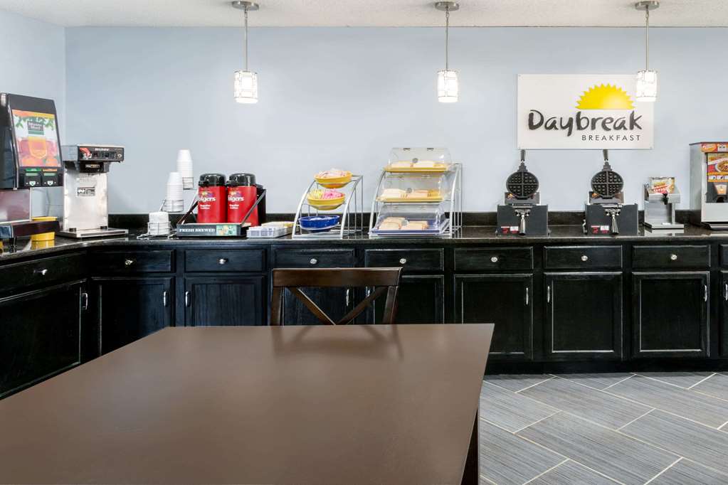 Days Inn by Wyndham Greensboro Airport - photo 28