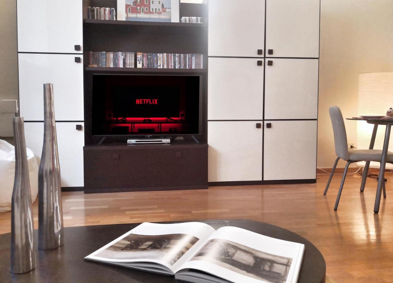 Intrho Navigli Centro Apartment Modern & Cozy — 4-Star Luxury Hotel in Milan, Italy