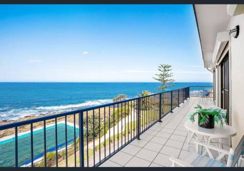Beachfront Penthouse at The Entrance — 4-Star Luxury Hotel in The Entrance, Australia