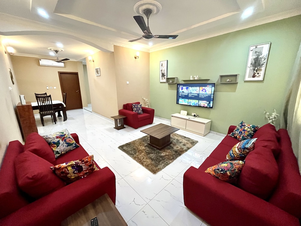 Hidden Gem In Oyibi New 2 Luxury Bedroom Apartment — 4-Star Luxury Hotel in Aburi, Ghana