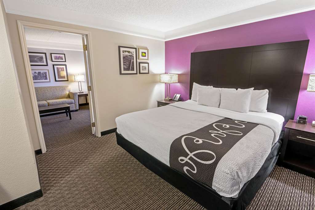 La Quinta Inn & Suites by Wyndham Phoenix Scottsdale - photo 31