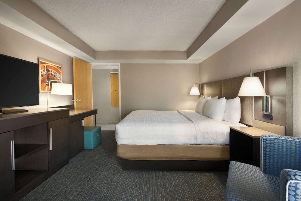 Hampton Inn Tropicana - photo 22