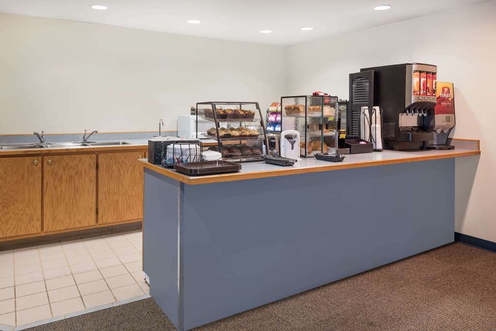 Microtel Inn & Suites by Wyndham Sainte Genevieve - photo 15
