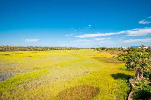 Coastal Living by Oak Island Accommodations - photo 45