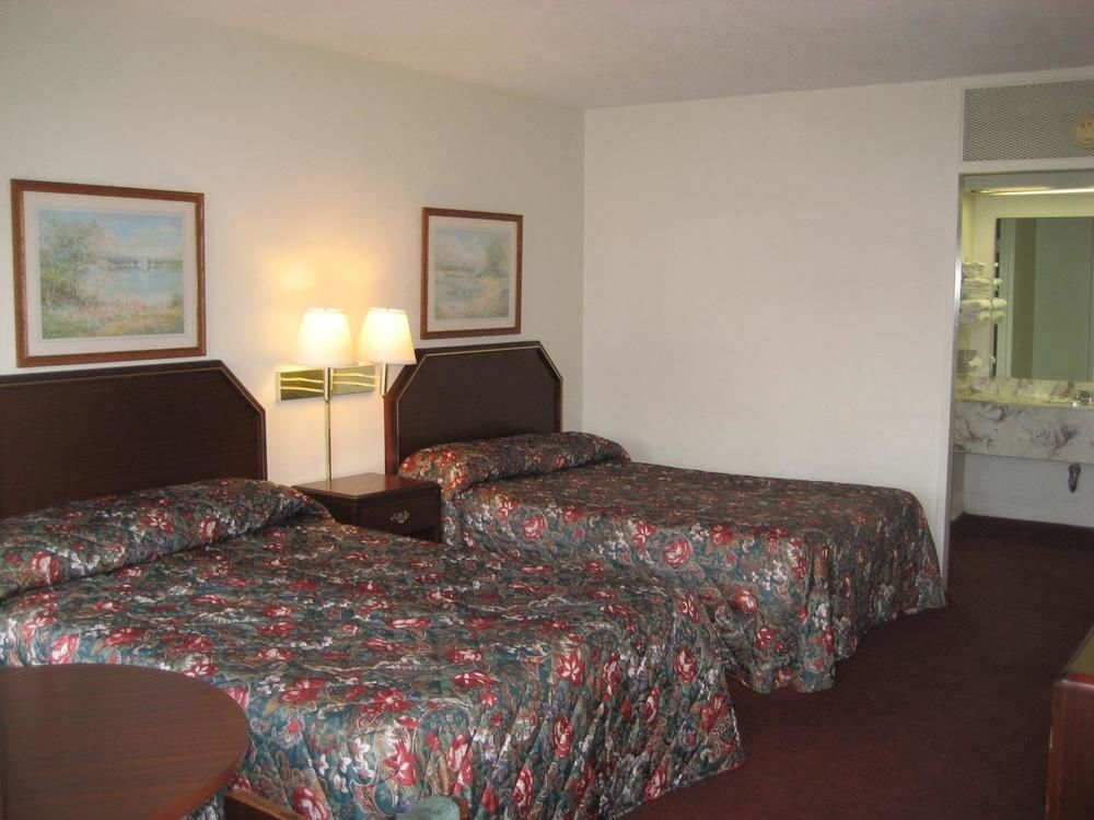 Sands Central Inn Hot Springs - photo 6