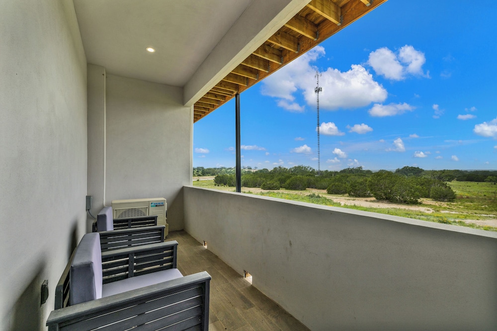 The Bentley Hotel Marilyn Monroe Room Hill Country View - photo 32