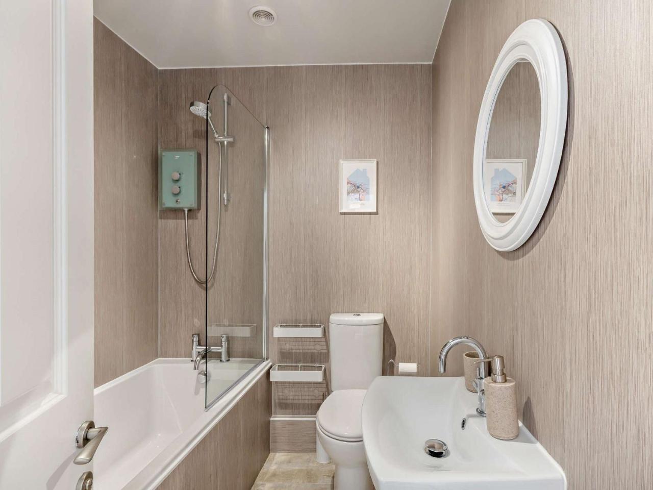 2 Bed in Seahouses CN006 — 4-Star Luxury Hotel in Seahouses, United Kingdom