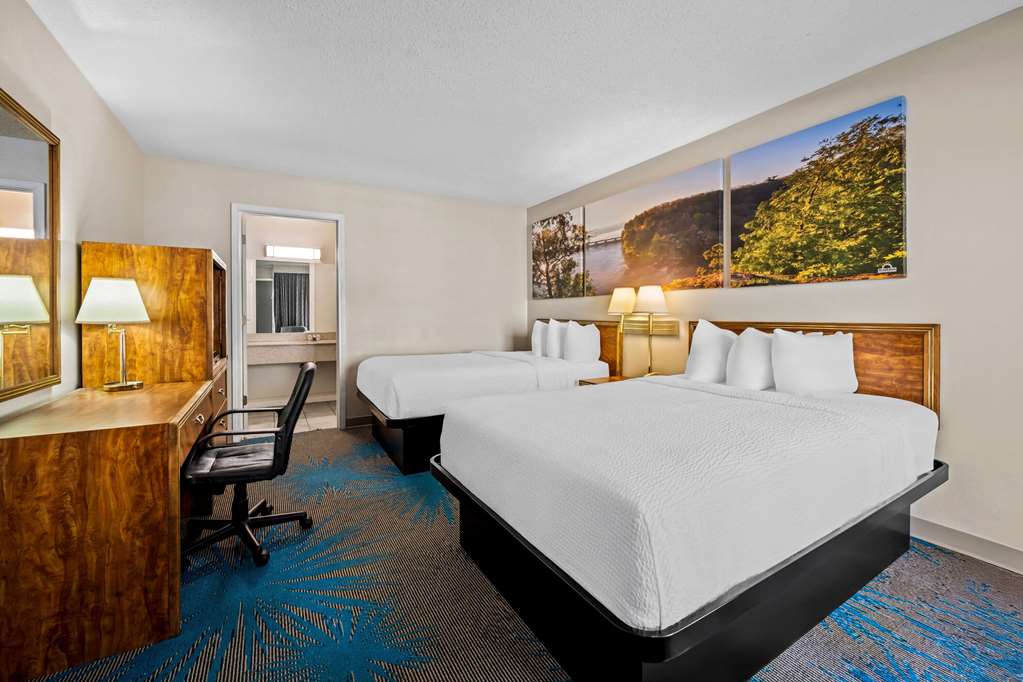 Days Inn by Wyndham Dubuque - photo 13
