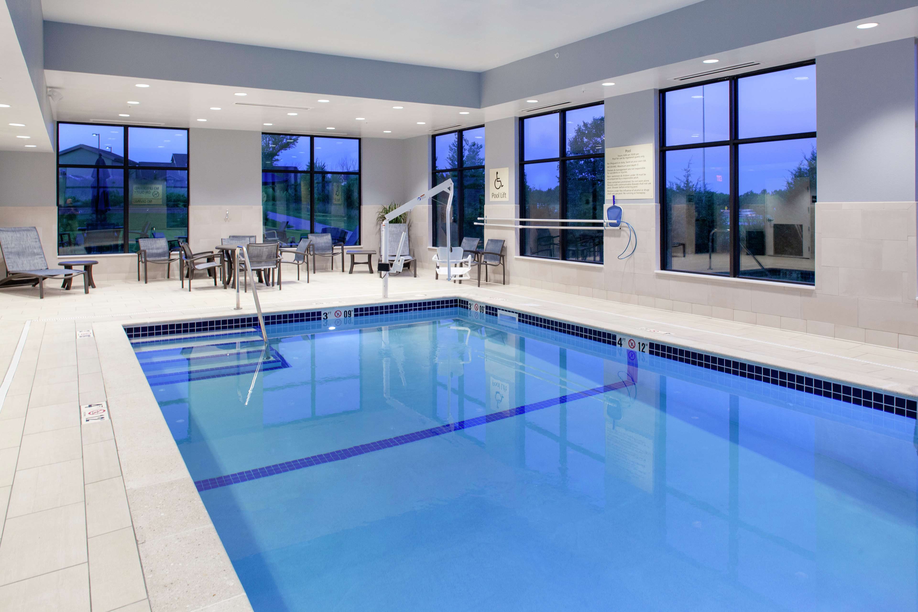 Hampton Inn & Suites Overland Park South - photo 8