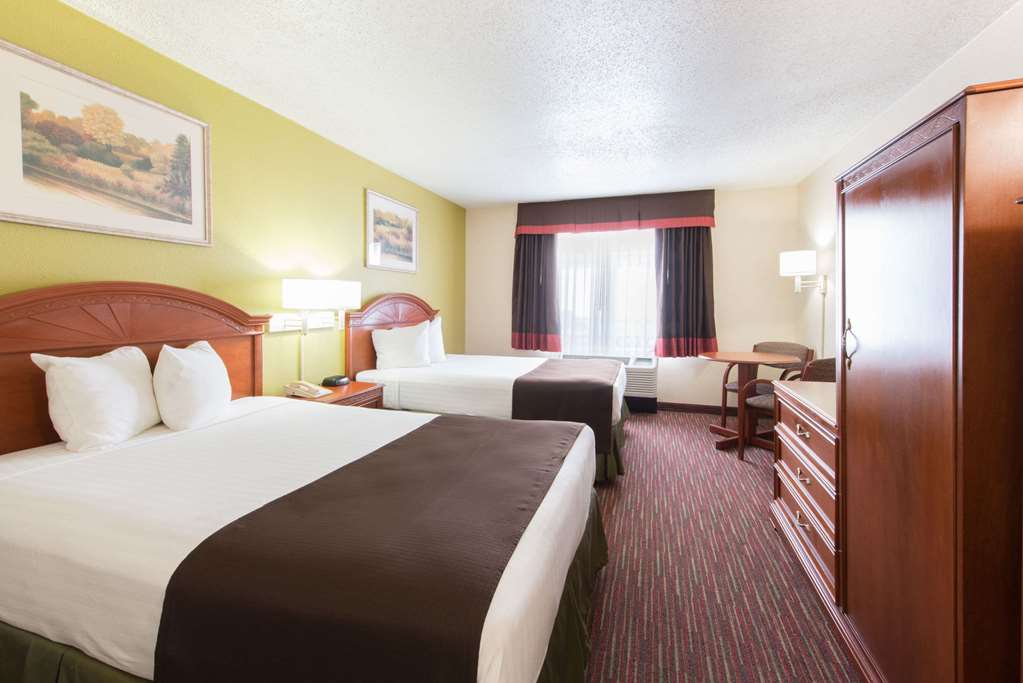 Baymont by Wyndham Louisville East - photo 6