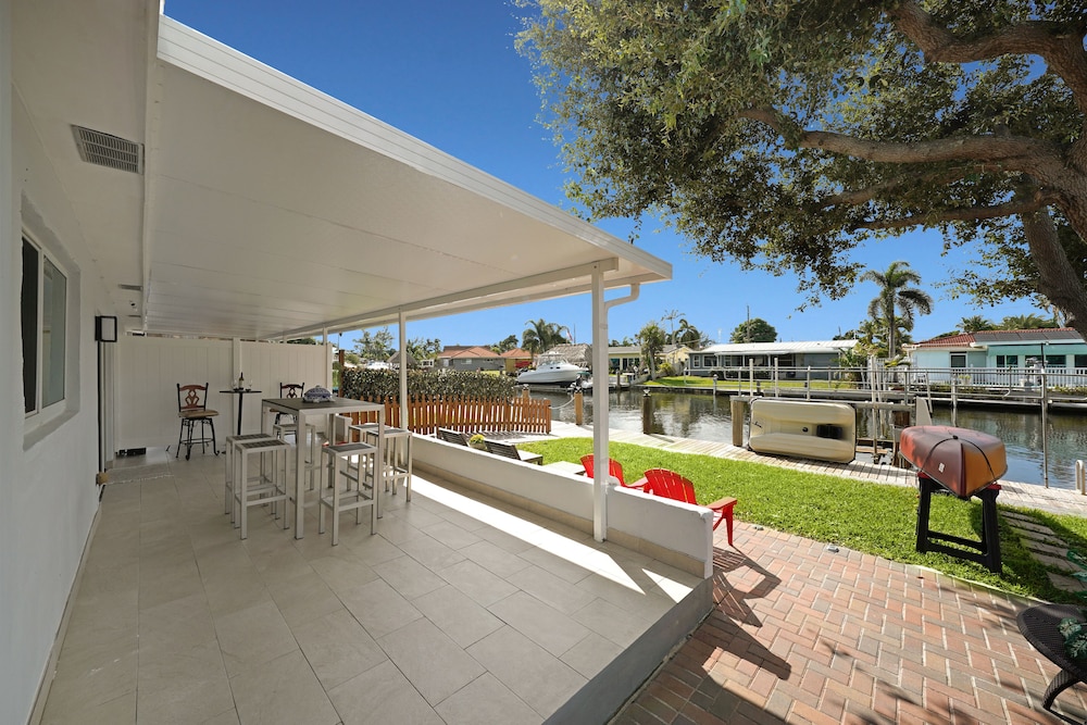 Sunny Waterside A in Dania Beach in Dania Beach, United States