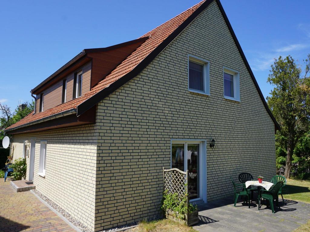 Spacious Holiday Flat With Garden — Zingst