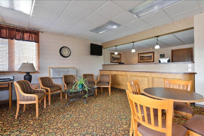 Corn Palace Inn - photo 4