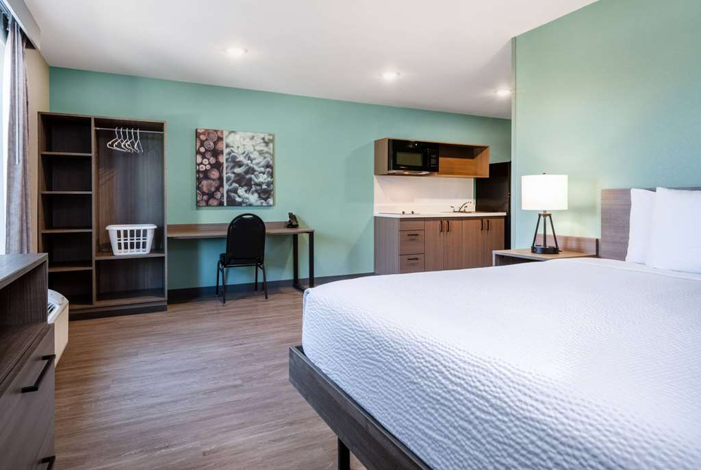 ECHO Suites Richmond West Extended Stay by Wyndham - photo 14