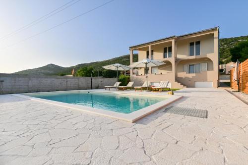 Family friendly house with a swimming pool Vrana Biograd 21828 — 4-Star Luxury Hotel in Pakostane, Croatia