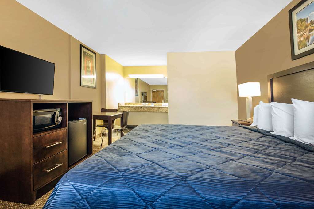 Rodeway Inn Lyons La Grange - photo 15