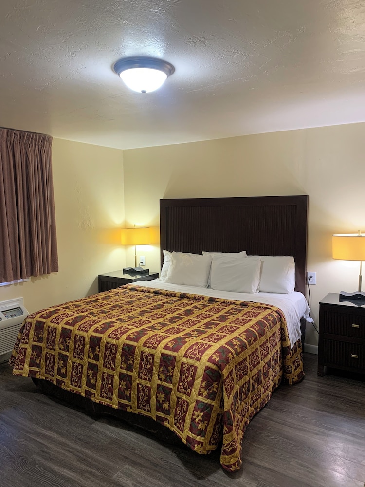 Relax Inn of Medford - photo 6