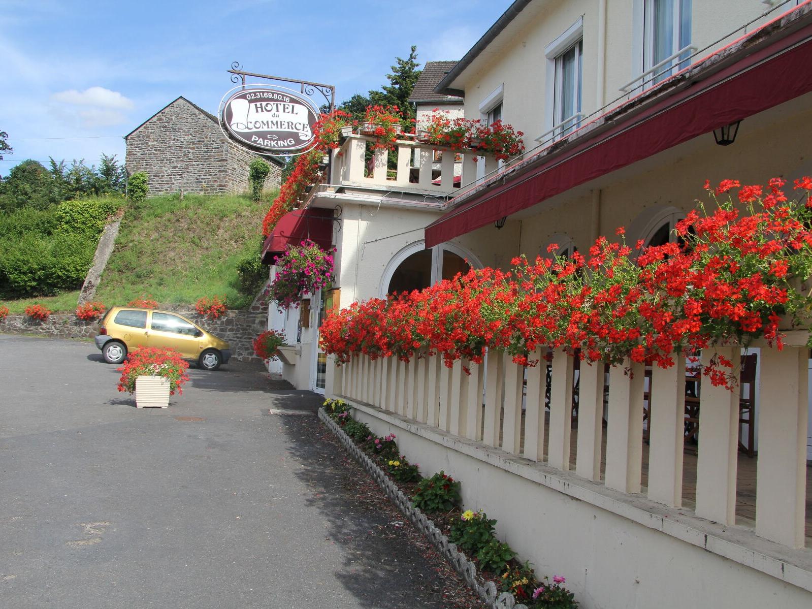 Logis Hotel Restaurant Du Commerce in Caen, France