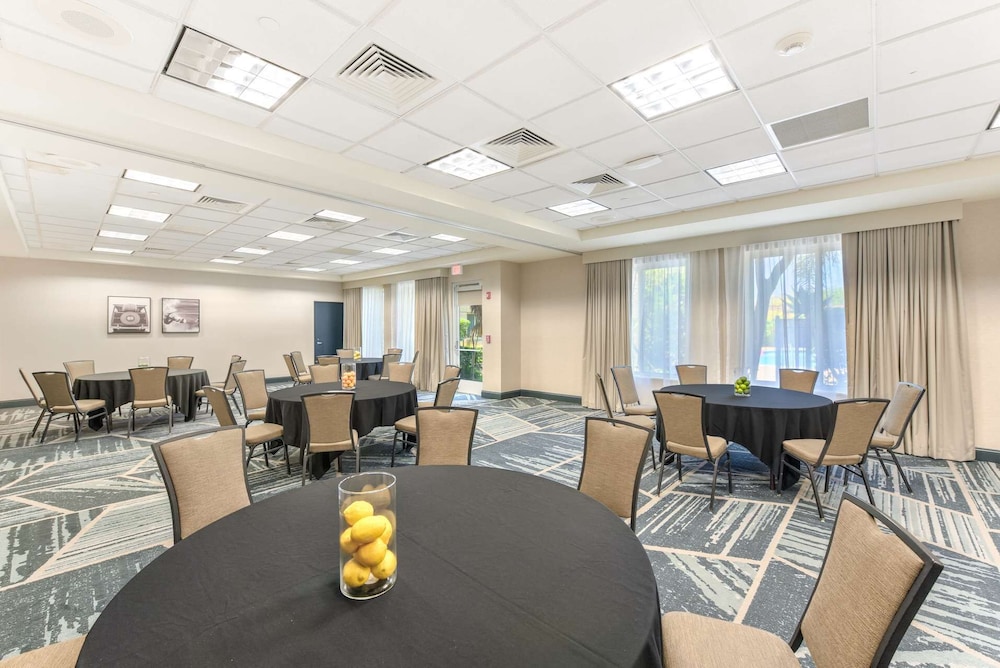 Hilton Garden Inn LAX El Segundo - photo 44