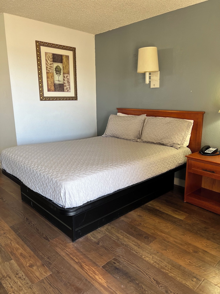 Oasis Inn & Suites - photo 16